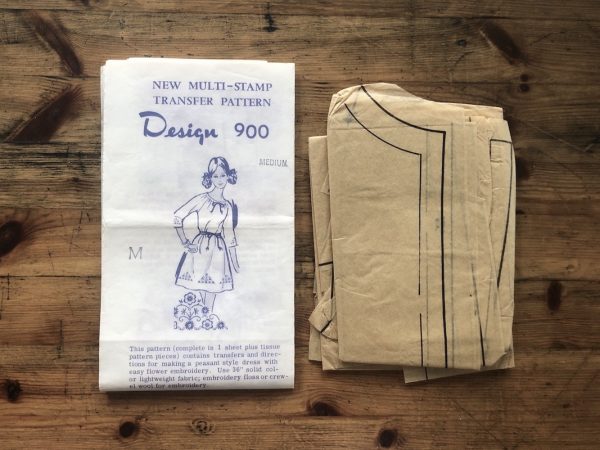 lw900c_800 laura wheeler #900; circa 1968; m 14-16; bust 34-6"; peasant dress; paper sewing pattern - pieces