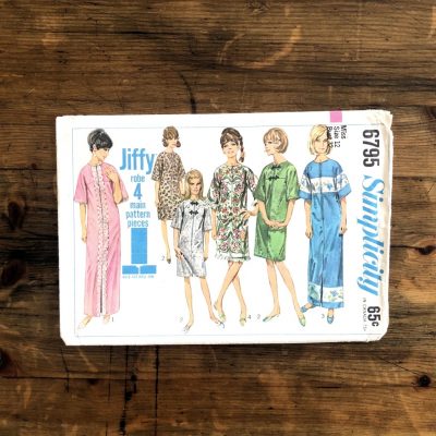 Simplicity 6795 60s pool or towel dress pattern envelope