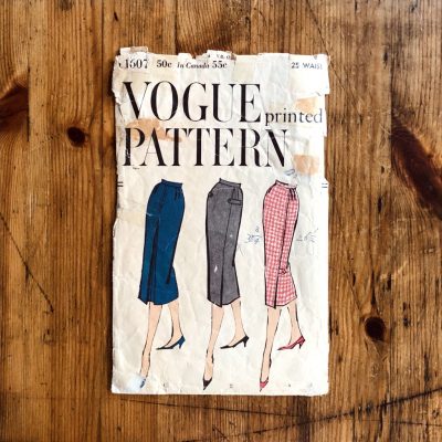 vogue 1607 pencil skirt pattern envelope front