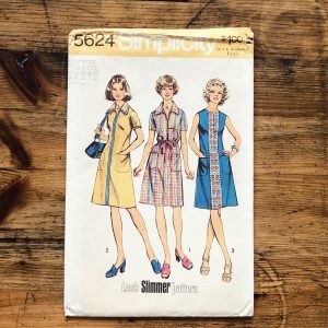 s5624 envelope front 1973 casual dress pattern | simplicity #5624 - cover