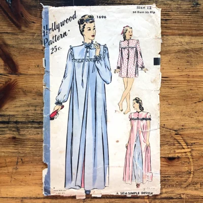 Hollywood #1696; c.1945: b30”; peignoir or dressing gown vintage paper sewing pattern original - cover