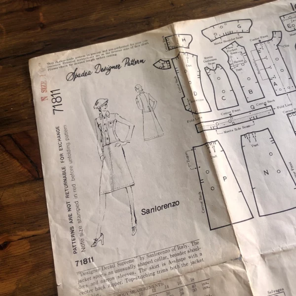 factory fold 1971 italian vintage couture designer suit "San Lorenzo of Italy" original 70s mod tailored paper sewing pattern Spadea #71811 bust 33”/ 84cm - detail 2