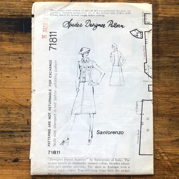 factory fold 1971 italian vintage couture designer suit "San Lorenzo of Italy" original 70s mod tailored paper sewing pattern Spadea #71811 bust 33”/ 84cm - front