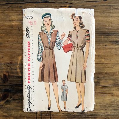 factory fold 1943 jumper dress & blouse original 40s resort paper sewing pattern simplicity #4775 bust 32"/81cm - cover