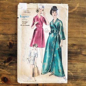 v5637_cover 1964 House Beach Coat Wrap Robe Original 60s Boudoir Vogue #5637 Paper Sewing Pattern Bust 38-40 · Unused