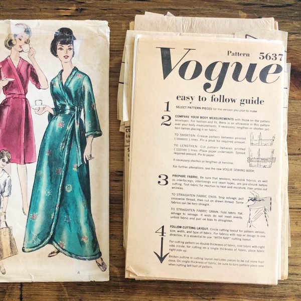 1964 House Beach Coat Wrap Robe Original 60s Boudoir Vogue #5637 Paper Sewing Pattern Bust 38-40 · info