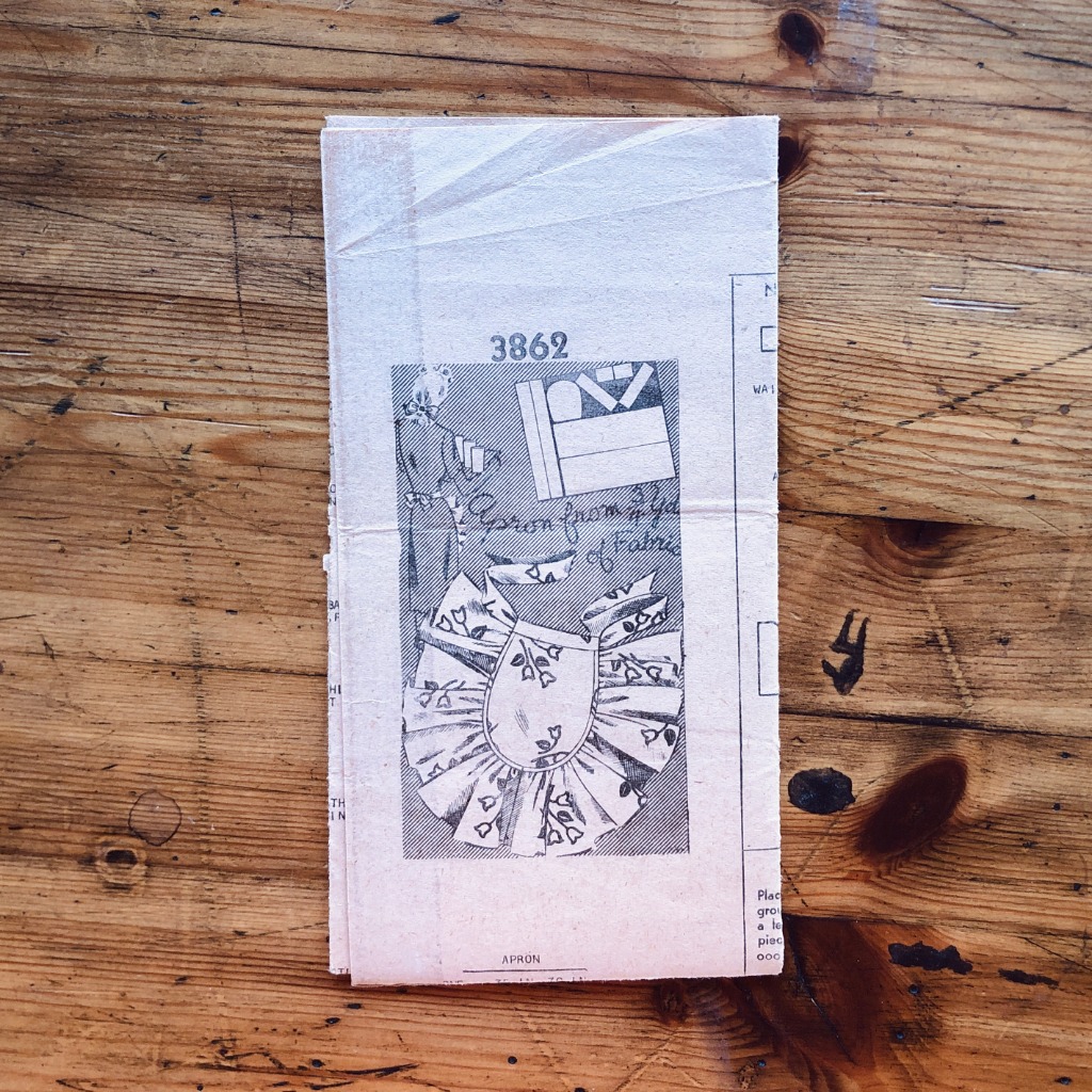 1946 Cocktail Apron Original 40s Houswife Chicago Tribune #3862 Paper Sewing Pattern - front